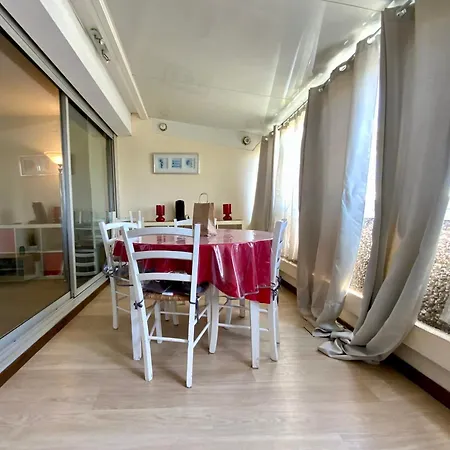 Appartement Le Quai Aux Fleurs Sejour Avec Piscine *